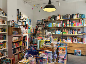 03-mars-2023-photo-intérieur-boutique-jeux-livres-puzzles-activités